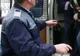 Scandalagiu din Dumești, reținut de politiști după ce a spart geamurile unui bar