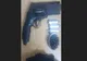 Vasluian cercetat penal după ce a fost prins pe stradă cu o armă neletală