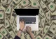 Tot mai mulți români apelează la credite online până la următorul salariu. Află de ce și ce se întâmplă pe piața creditelor online