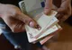 Sute de mii de români vor plăti rate mai mari din 2 noiembrie - Cu cât cresc dobânzile la ratele în euro