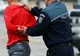 Bărbat din Bârlad reținut pentru distrugere. Acesta a fost surprins de polițiști în timp ce spărgea geamul unui magazin