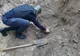 Descoperire periculoasă a unor muncitori care efectuau lucrări de instalare a unor cabluri electrice subterane