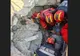 Un bărbat a fost scos de sub dărâmături de către salvatorii români. El a stat mai bine de 150 de ore sub ruine