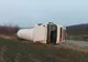 Pericol de explozie după ce o cisternă cu butan s-a răsturnat pe Drumul European 581